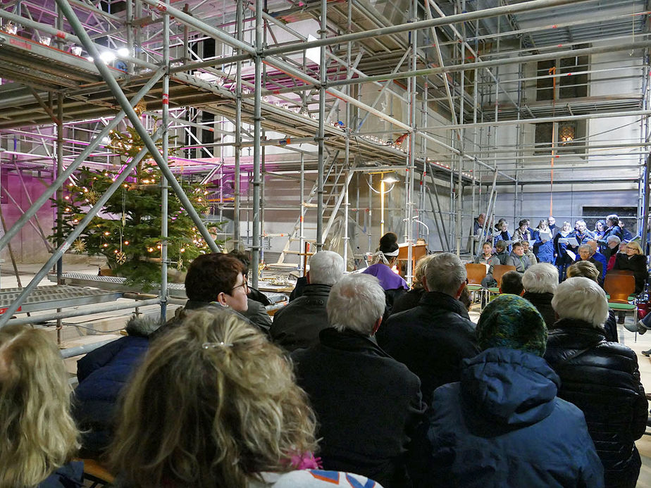 Heilige Messe auf der Baustelle zum 4. Advent (Foto: Karl-Franz Thiede)